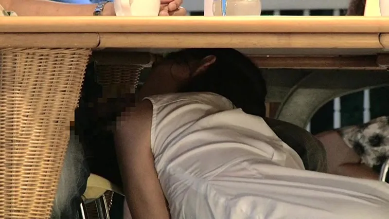 「旦那が潔癖性で夫婦生活に満足できていません…」エスカレートする重度の被虐願望の真性変態ドM妻 近所で評判の清楚な良妻が、ガチ露出連れ回し調教で誰とでも生ハメOKの交尾雌に変貌 サンプル2