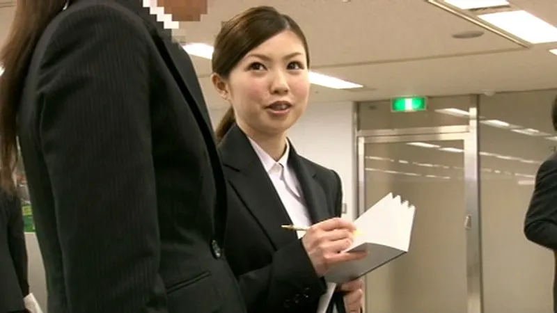 就職セミナー会場で某一流大学の真面目な女子大生を、内定を餌に脅迫して、音の鳴らない電マで4回イカせる サンプル1