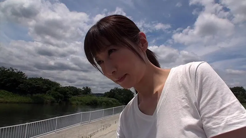 SOD人妻レーベル史上最高の30代 こんなにも清楚で美しい人妻がAVに出演するという奇跡 佐々木あき 35歳 AVDebut サンプル1