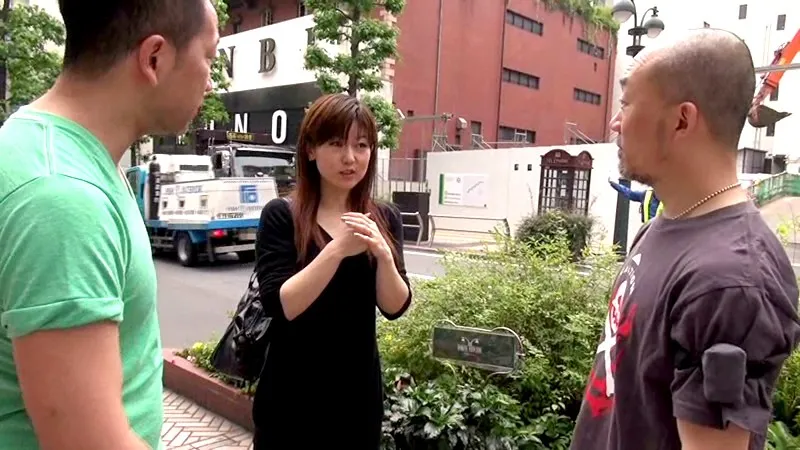みらくるナンパ! 清楚な奥様がマジ淫乱!!渋谷編 サンプル1