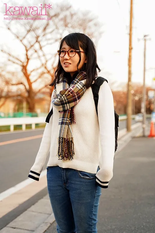 天然アニメ声人見知りで読書好き 富山の自然が育んだ敏感美乳メガネ女子1本限りのAV体験 堀越みな サンプル4
