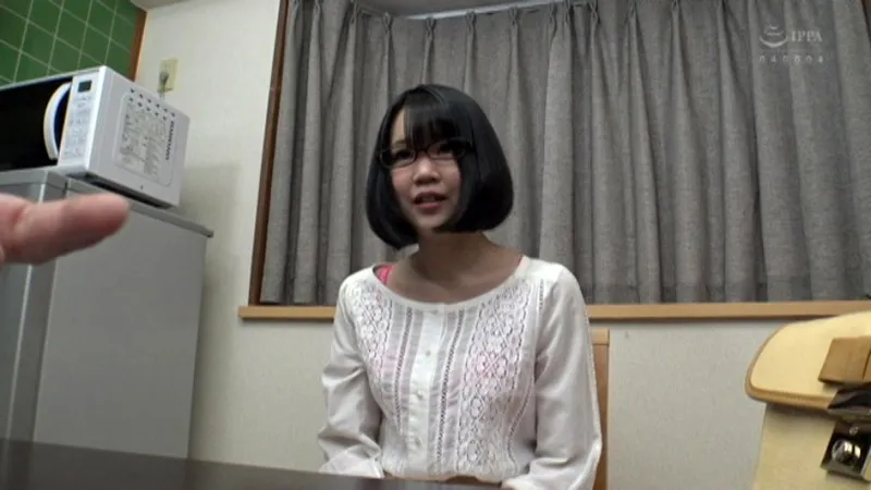 地味でオタクなメガネ女子が来たので面接からの流れでAV撮ってみた件6 ひなた サンプル1