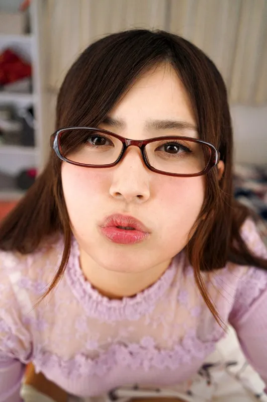 【VR】メガネ巨乳の地味カノジョが恥じらいながら健気にエッチしてくれる 川崎亜里沙 サンプル4