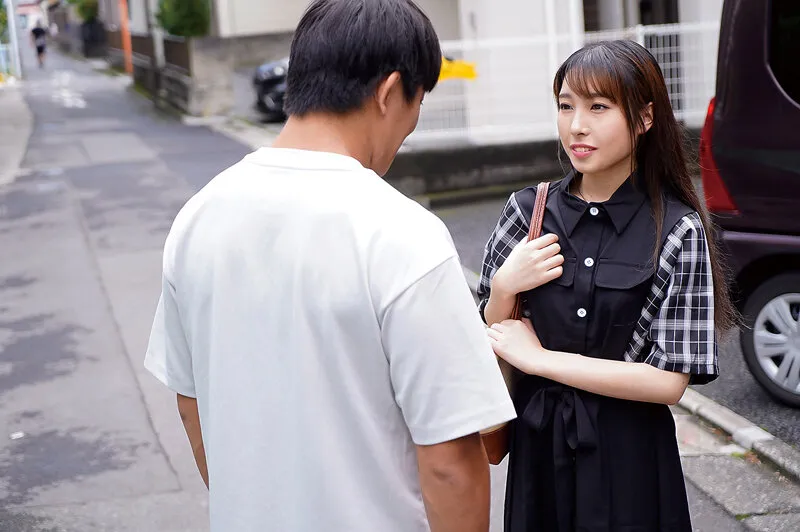 十年ぶりに再会した清楚だった同級生は色気漂う淫乱女に変貌していた! 花里アカリ サンプル1