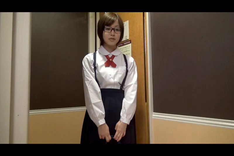 地味で無口な女学生が自ら援交を志願してきたら、見た目に反してオヤジ好きのドエロだった。後日、今風の服装をさせたら超可愛く変身した。 篠田ゆう サンプル1