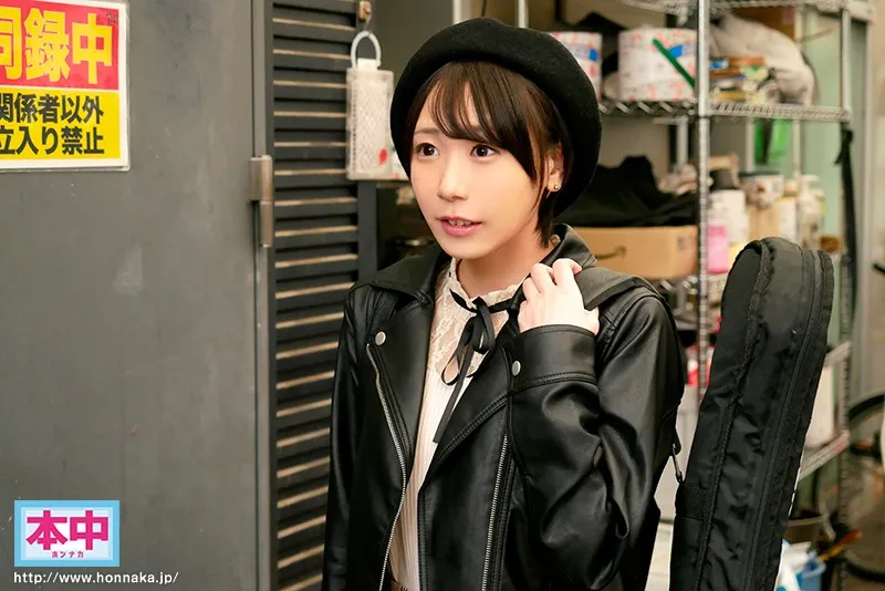 バンドのギターボーカル ちょっぴりボーイッシュ ショートカット女子大生 中イキしてみたくてナマ中出し解禁!! サンプル1