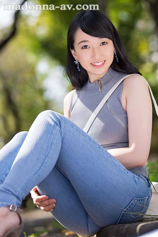 清楚に見えて1日5回オナニーをしても満たされない性欲オバケ 宮園咲良 30歳 AVデビュー!! サンプル1