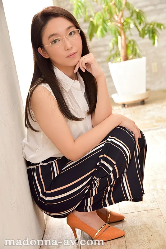 やはり素人妻のSEXがダントツで生々しかった!! 公営住宅で慎ましく夫婦生活を送る、実はスキモノのメガネ団地妻 戸田美々香 30歳 AVデビュー!! サンプル3