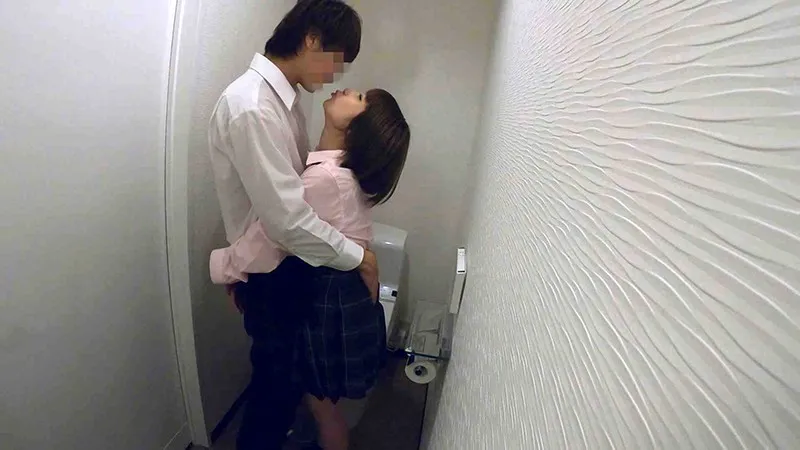 女子○生トイレSEX盗撮 関西巨乳J●&純真清楚J● 編 サンプル1