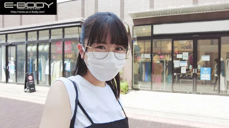 初めて出来た彼女を脱がしたら… 着衣からは想像できない色白美巨乳だしメガネ姿からは想像できない可愛い素顔 大興奮の僕は性欲尽きるまでハメまくった 柏木こなつ サンプル1
