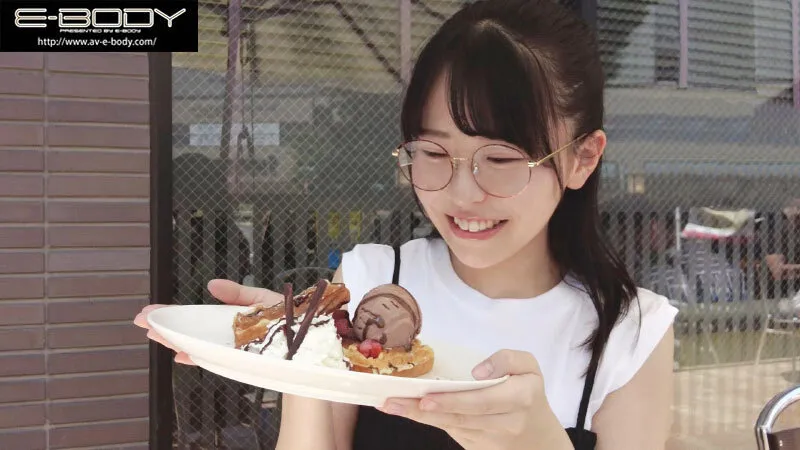 初めて出来た彼女を脱がしたら… 着衣からは想像できない色白美巨乳だしメガネ姿からは想像できない可愛い素顔 大興奮の僕は性欲尽きるまでハメまくった 柏木こなつ サンプル3