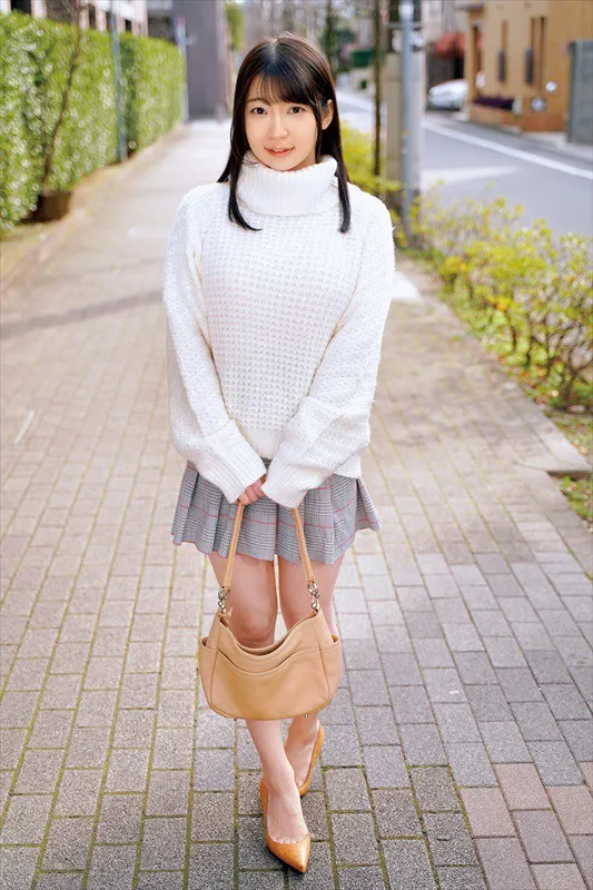 「弟の事が本当に好きなんです…」清楚お姉ちゃんが、弟の前で全裸の告白!裸で抱き合うだけの約束が、キッス、素股、結局ぬるっと入って生中出し! サンプル1