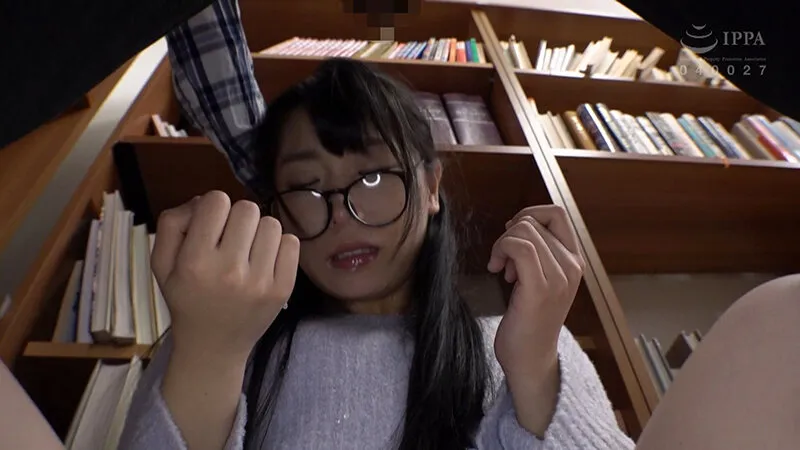めがね巨乳ちゃんが図書館で恥じらいSEX羞恥 Part.1 サンプル4