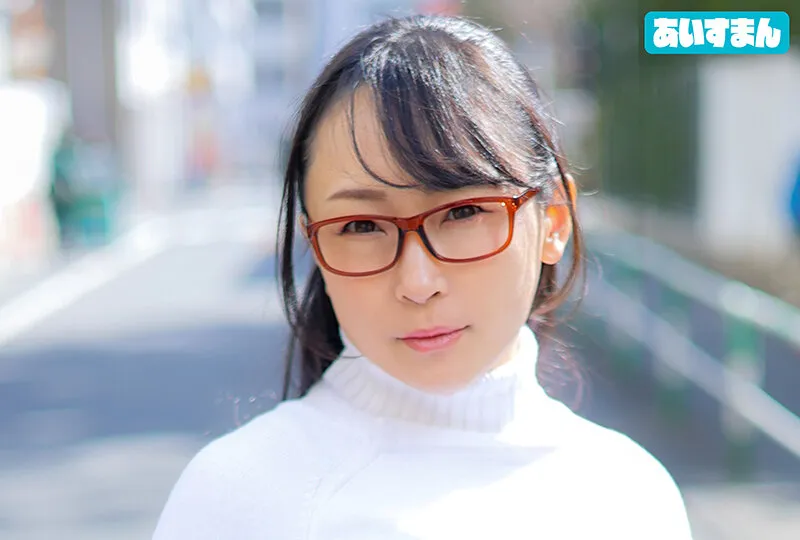 セックスレスで欲求不満フェロモンムンムン身体を持て余す三十路妻 メガネで地味だけどむっちり最高のドスケベボディ Hカップ爆乳母乳人妻 ひなこさん33歳 サンプル1