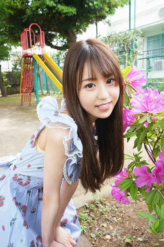 「この見た目でヤリマンビッチってドン引きですか？」清楚系ド貧乳スレンダー お嬢様みずき 自宅にスタッフ招いて玄関で即尺するヤリマンぶりに一同首ったけ サンプル1